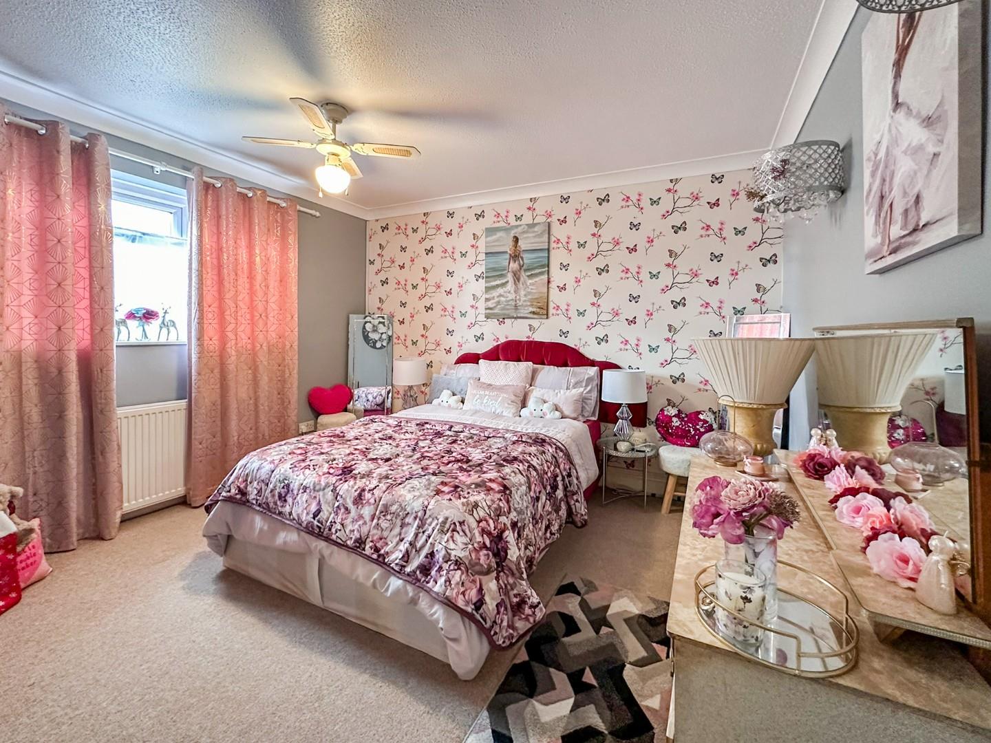 3 bed terraced house to rent in Deneway, Basildon  - Property Image 8