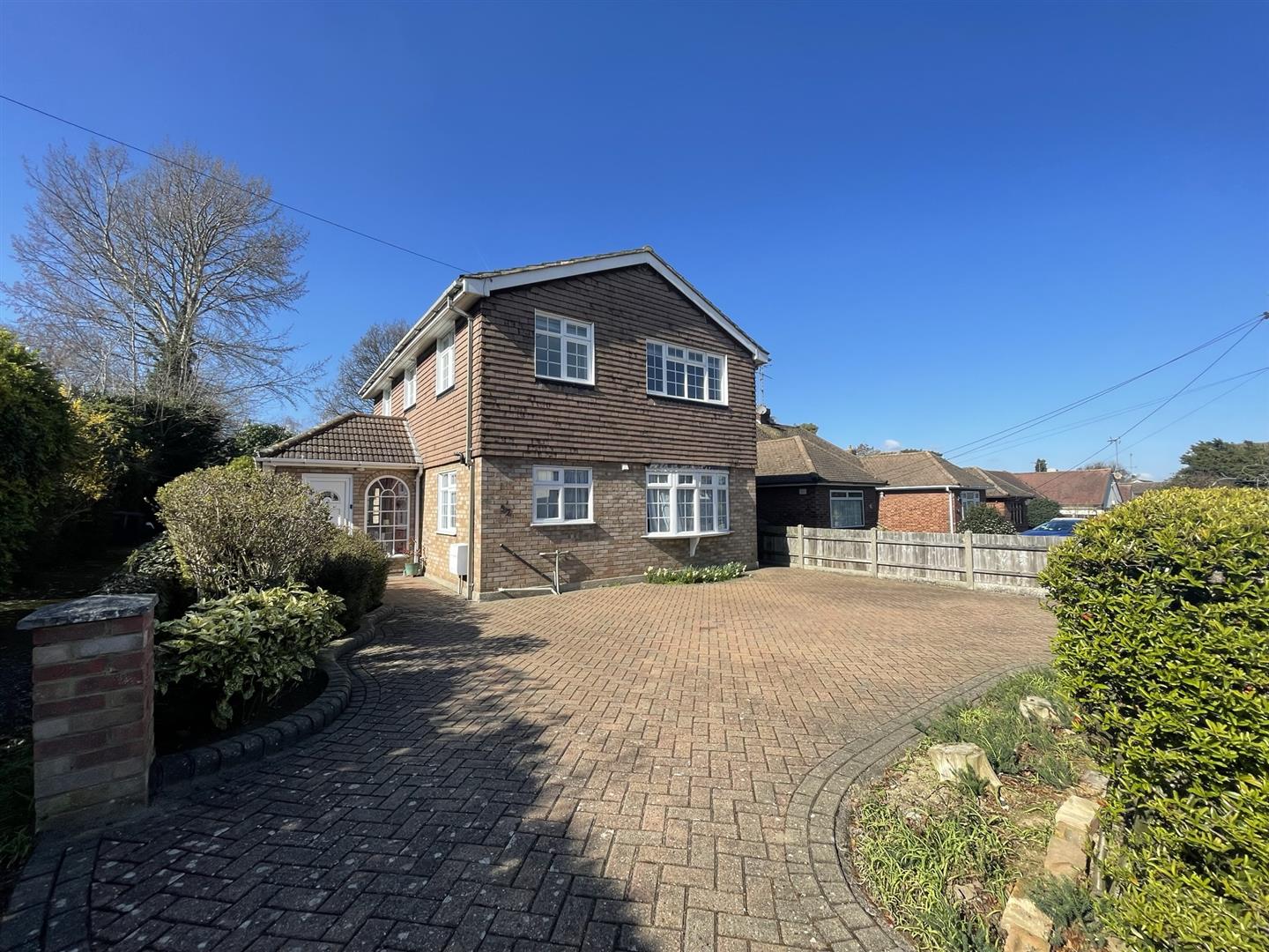 4 bed detached house to rent in Trinity Road, Rayleigh  - Property Image 1