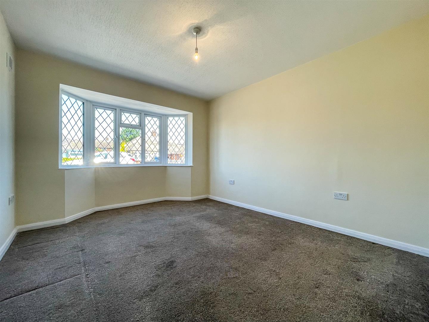 3 bed semi-detached bungalow to rent in Dunmow Gardens, Brentwood  - Property Image 8