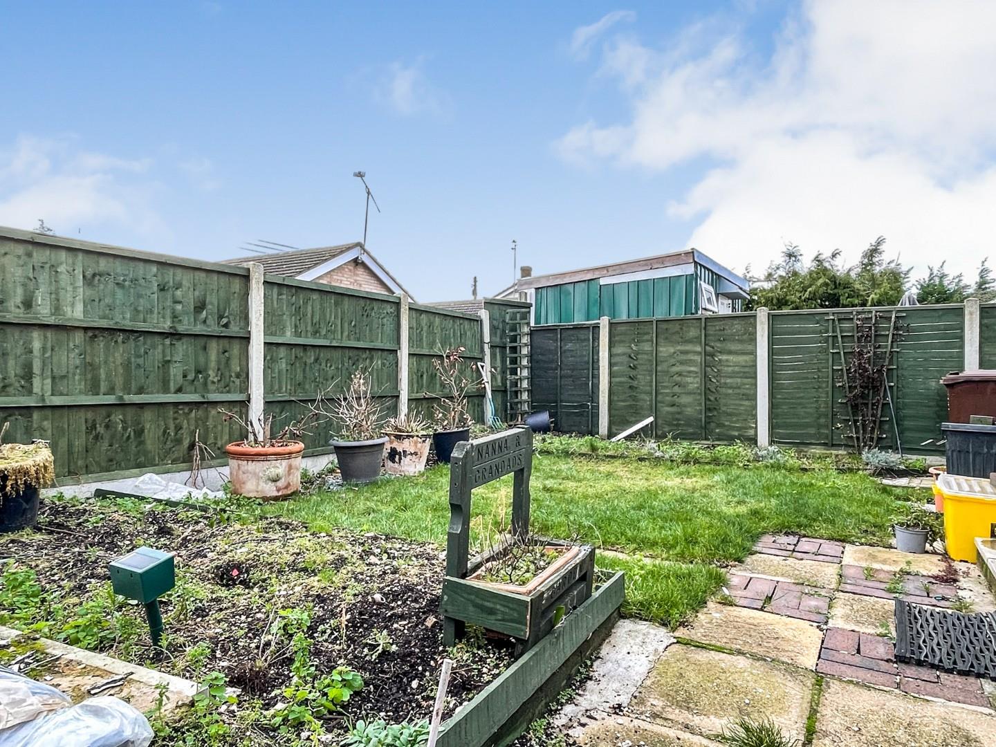 2 bed detached bungalow to rent in Corona Road, Canvey Island  - Property Image 6