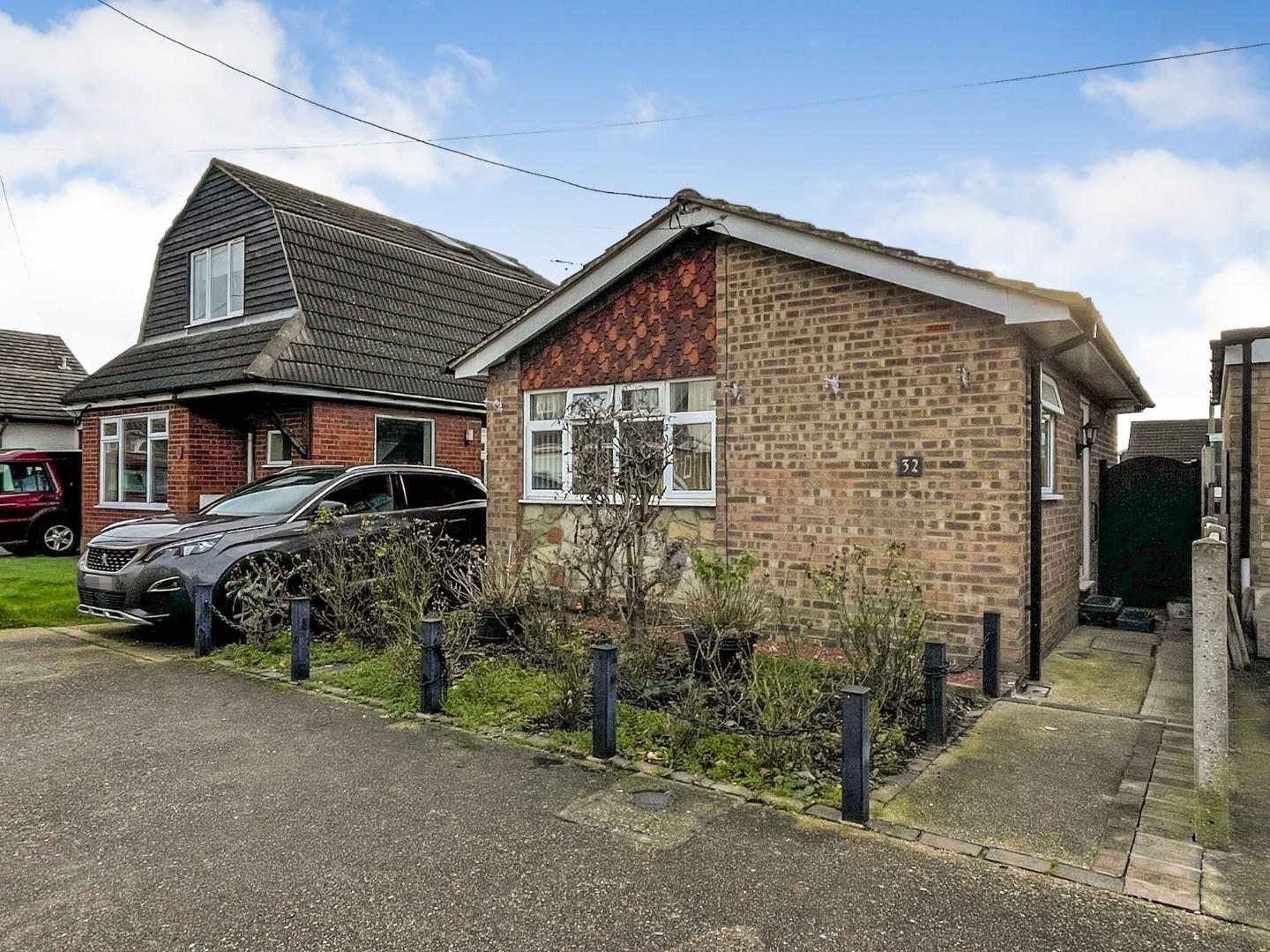 2 bed detached bungalow to rent in Corona Road, Canvey Island  - Property Image 1