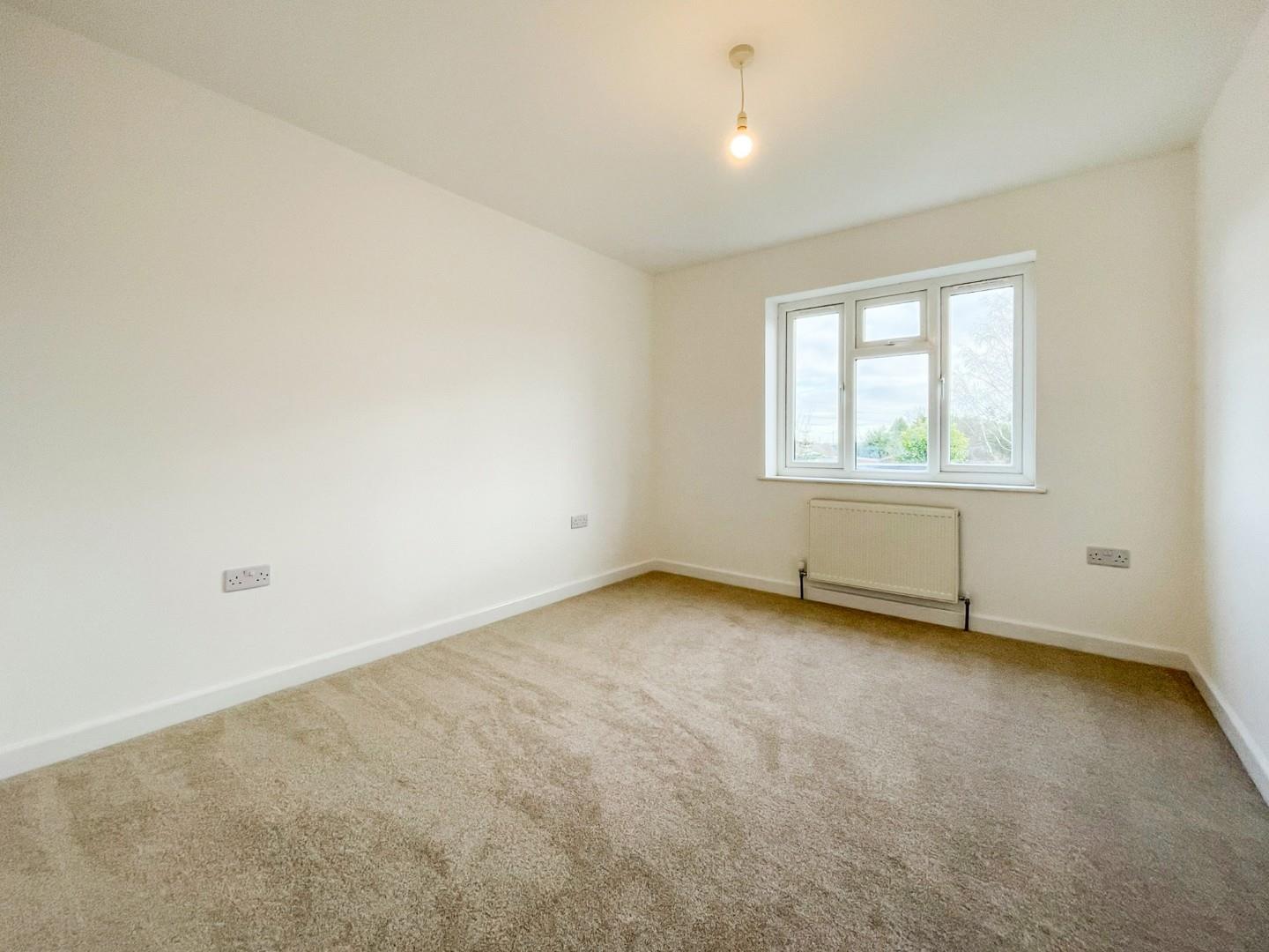 3 bed terraced house to rent in Longfield Road, Wickford  - Property Image 6