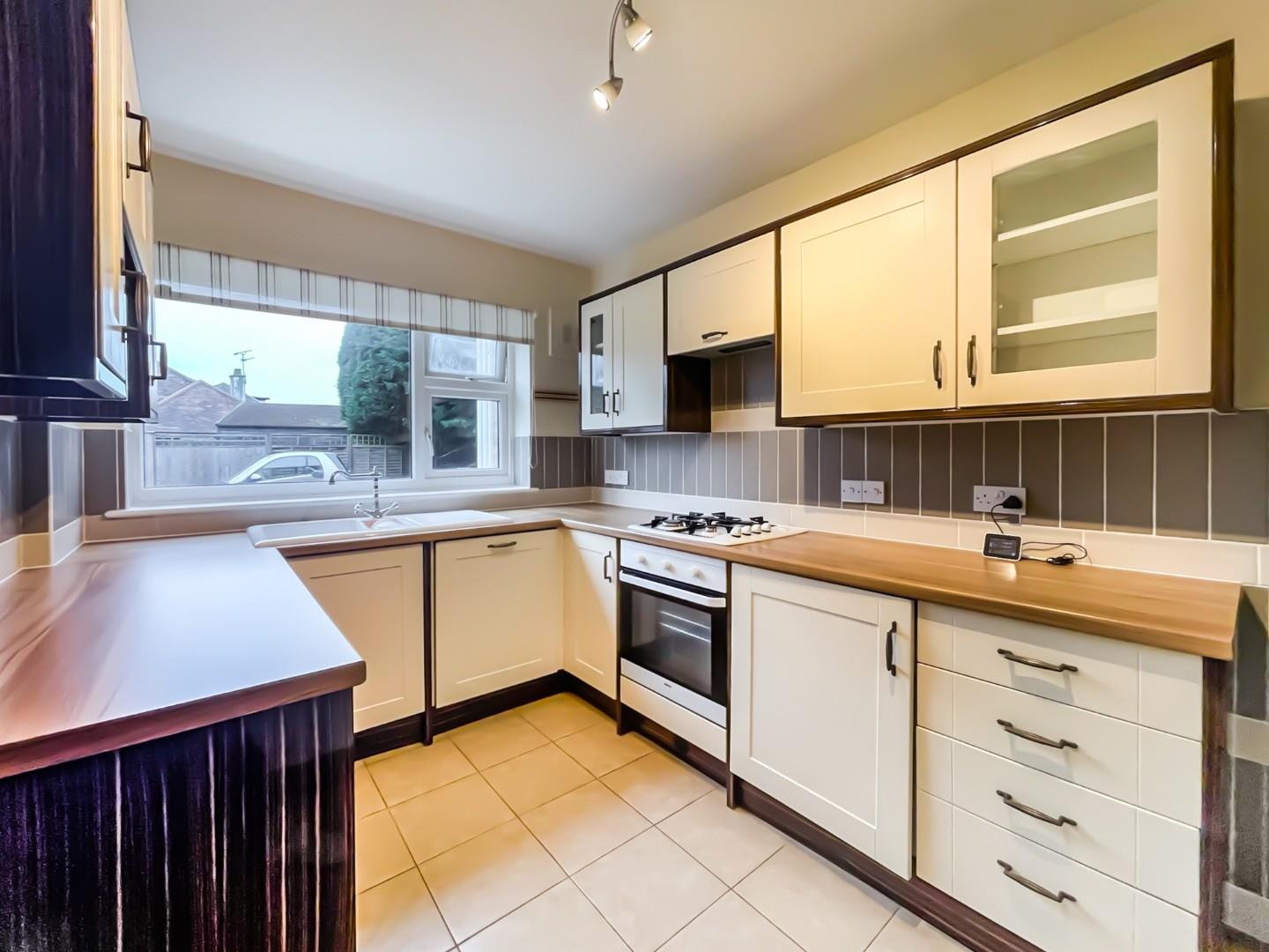 2 bed apartment to rent in London Road, Leigh-On-Sea  - Property Image 1