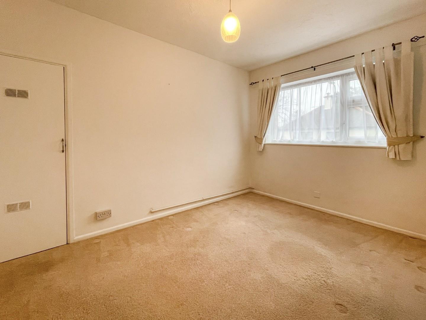 2 bed apartment to rent in London Road, Leigh-On-Sea  - Property Image 8
