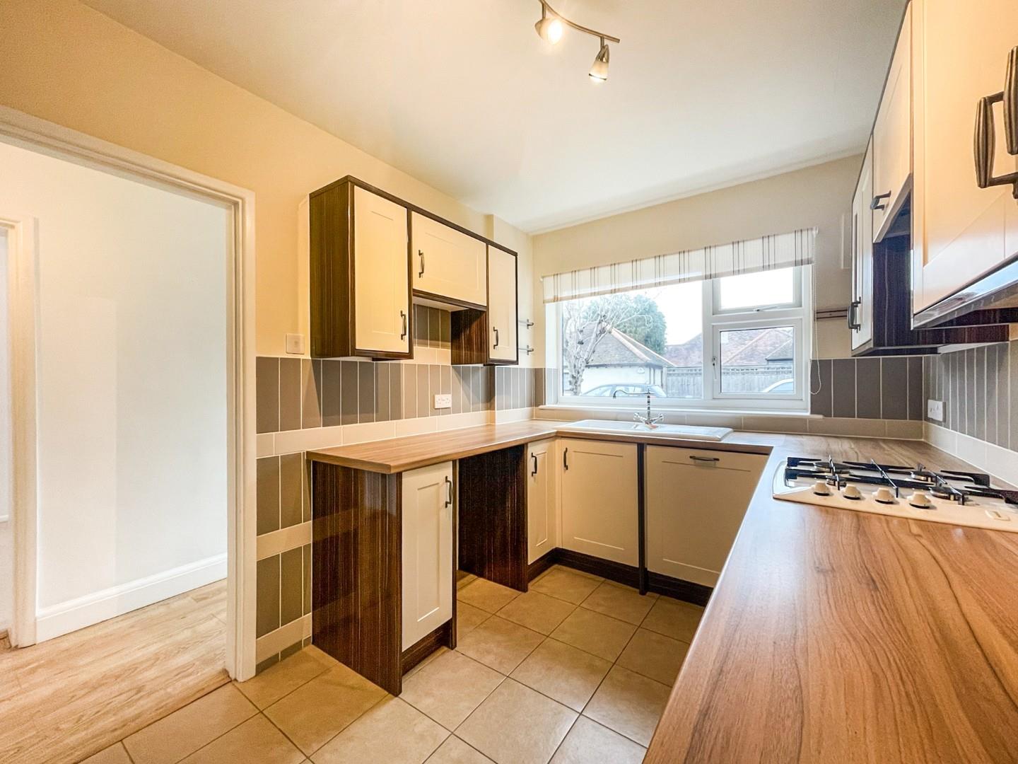 2 bed apartment to rent in London Road, Leigh-On-Sea  - Property Image 2