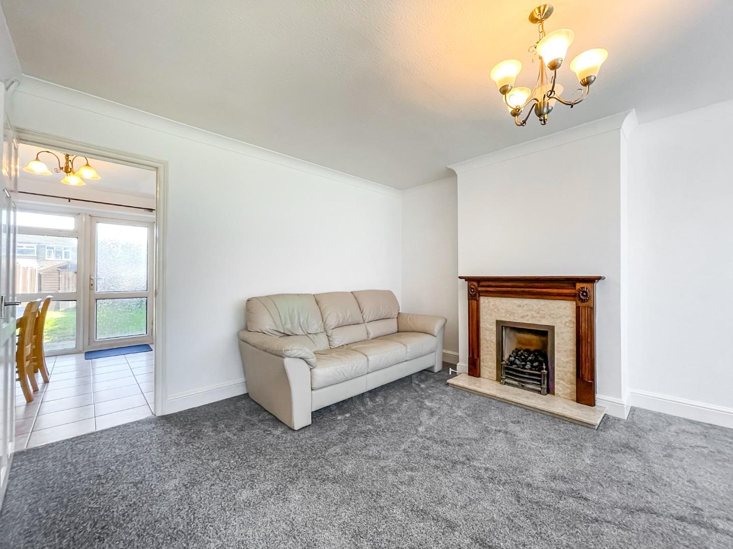 3 bed terraced house to rent in Brockwell Walk, Wickford  - Property Image 4