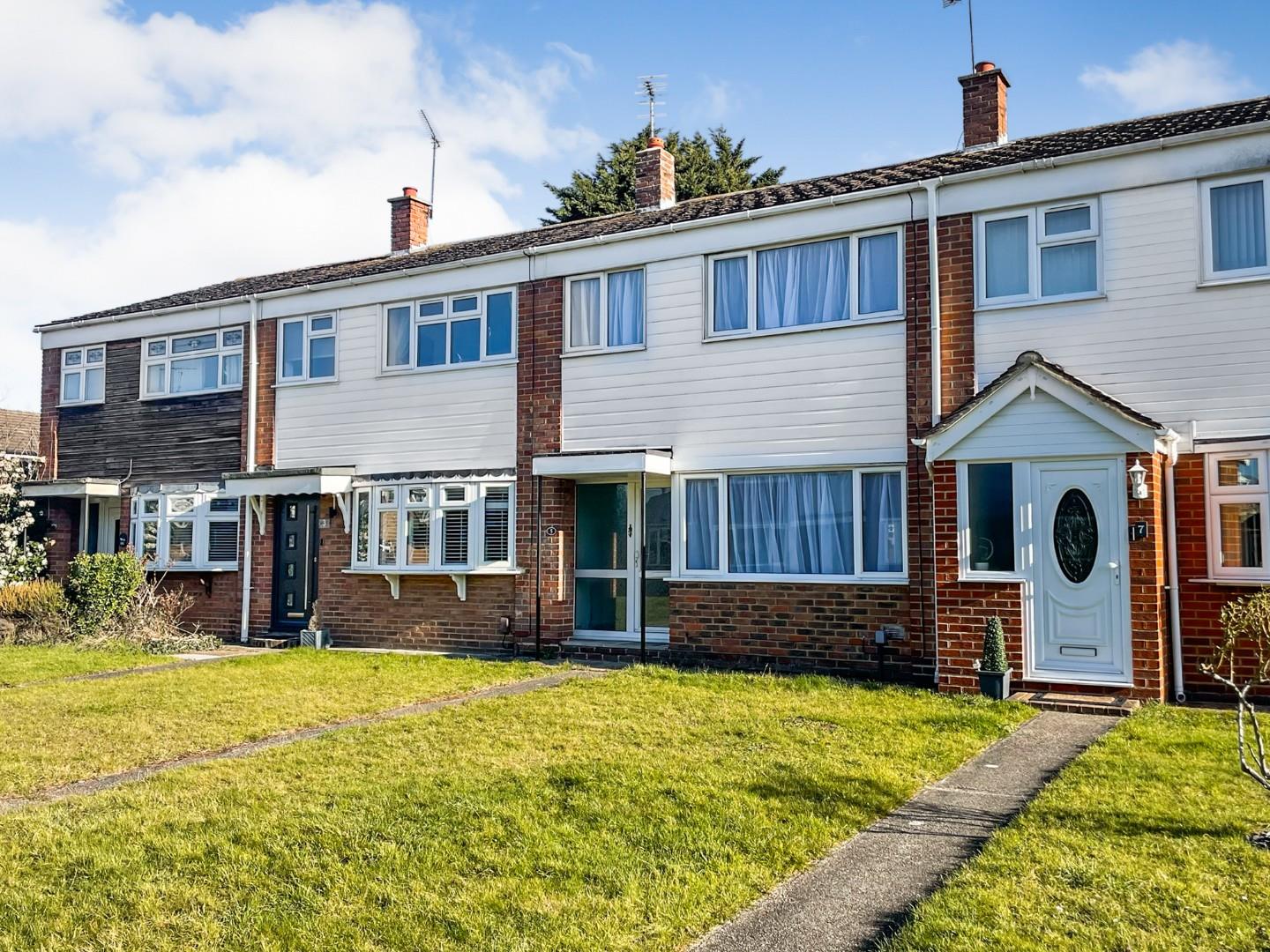 3 bed terraced house to rent in Brockwell Walk, Wickford  - Property Image 1
