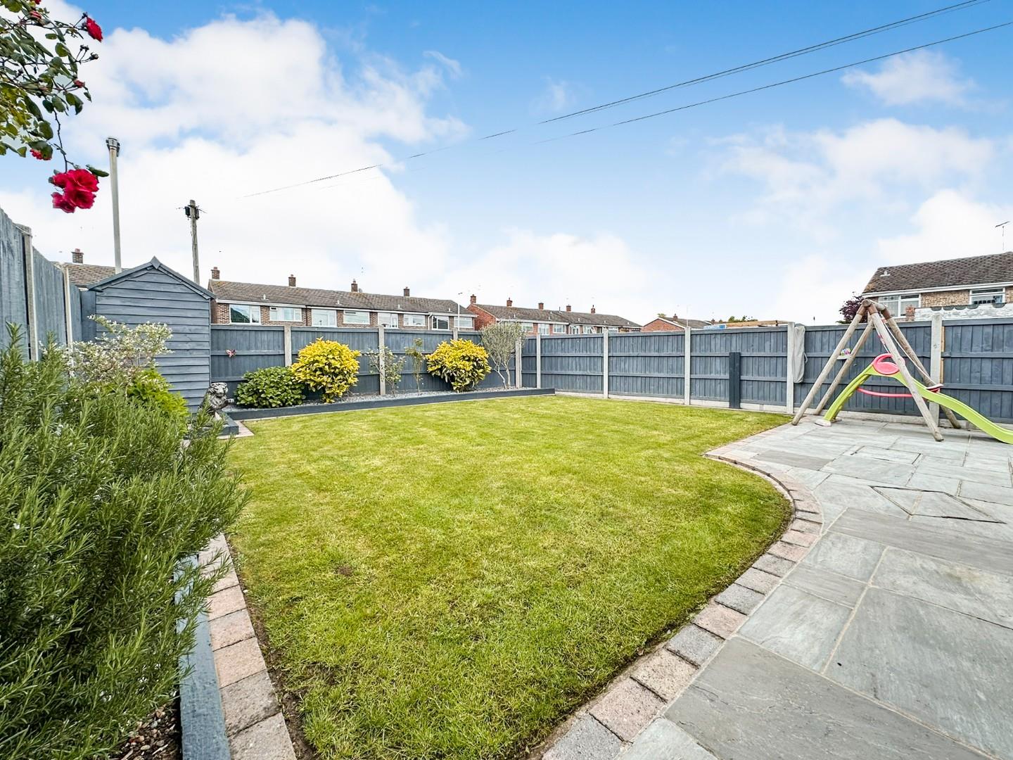 3 bed end of terrace house to rent in Sudbrook Close, Wickford  - Property Image 15