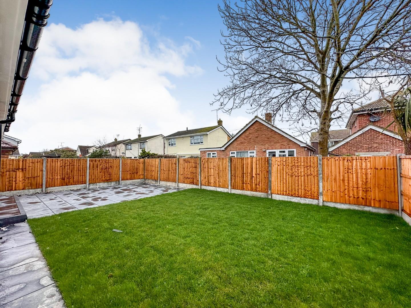 3 bed detached bungalow to rent in Vaagen Road, Canvey Island  - Property Image 11