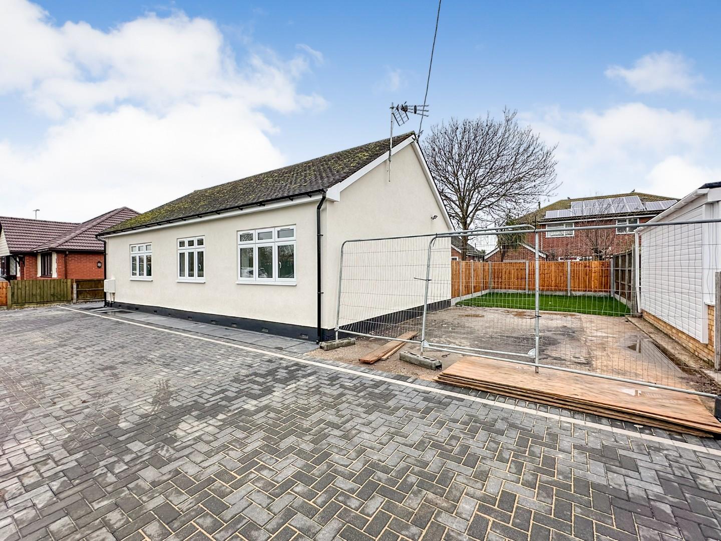 3 bed detached bungalow to rent in Vaagen Road, Canvey Island  - Property Image 12