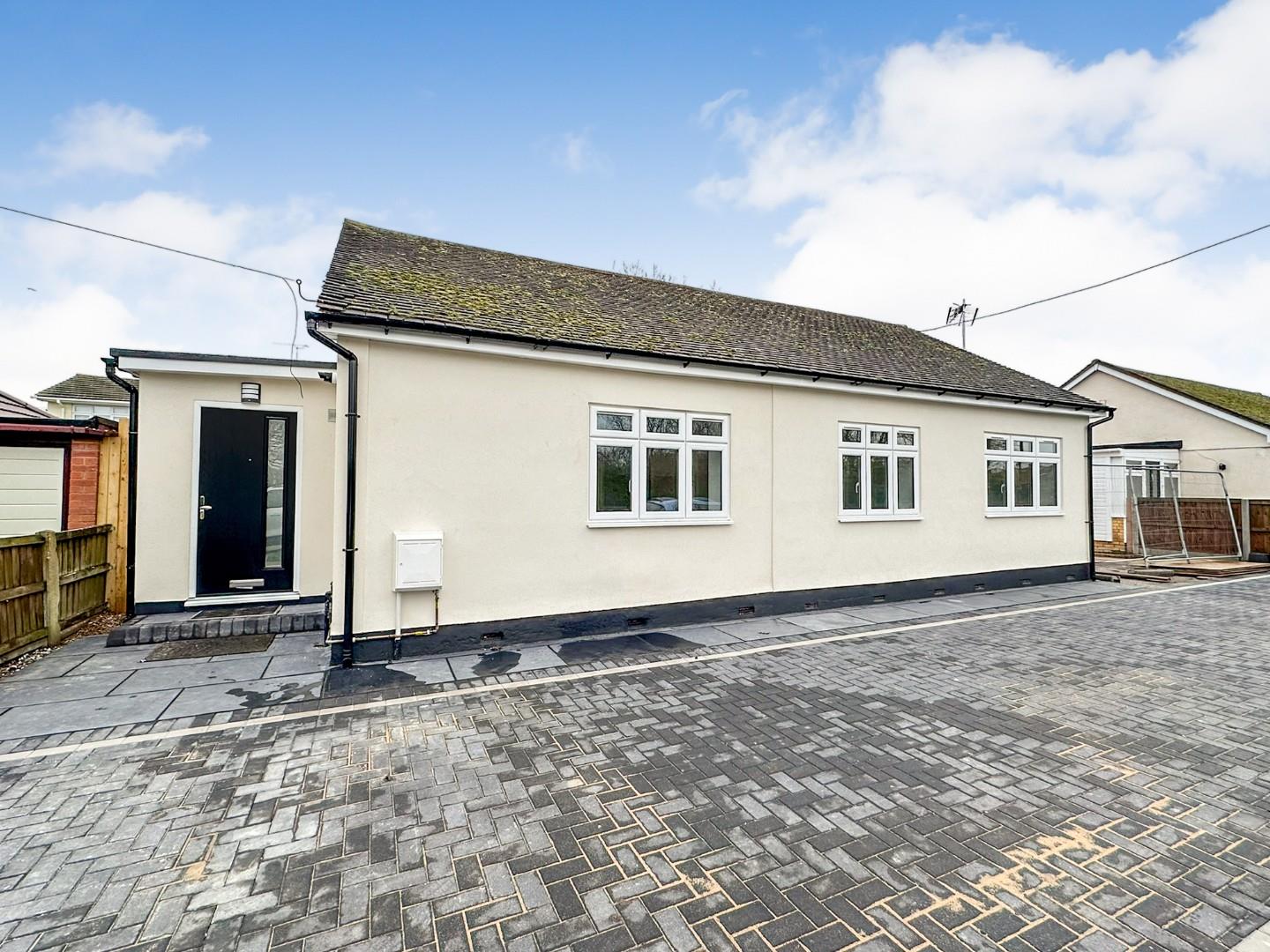 3 bed detached bungalow to rent in Vaagen Road, Canvey Island  - Property Image 1