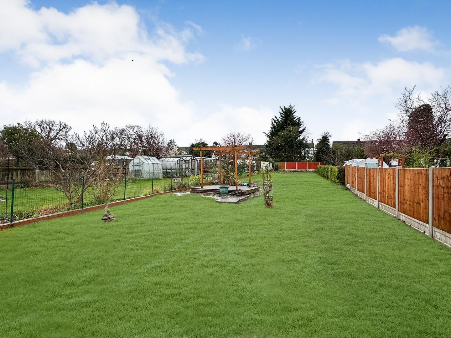 2 bed semi-detached bungalow to rent in Deepdene Avenue, Rayleigh  - Property Image 8