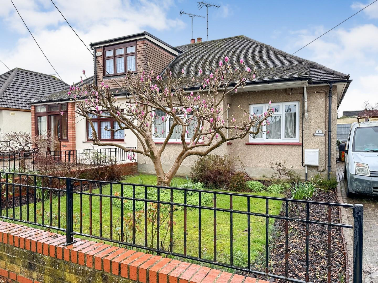 2 bed semi-detached bungalow to rent in Deepdene Avenue, Rayleigh  - Property Image 10