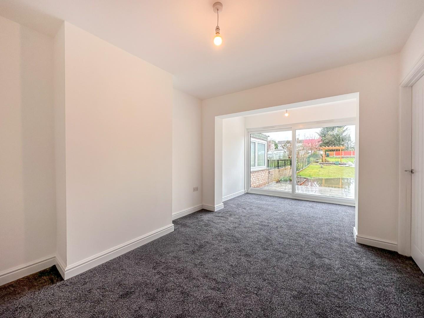 2 bed semi-detached bungalow to rent in Deepdene Avenue, Rayleigh  - Property Image 3