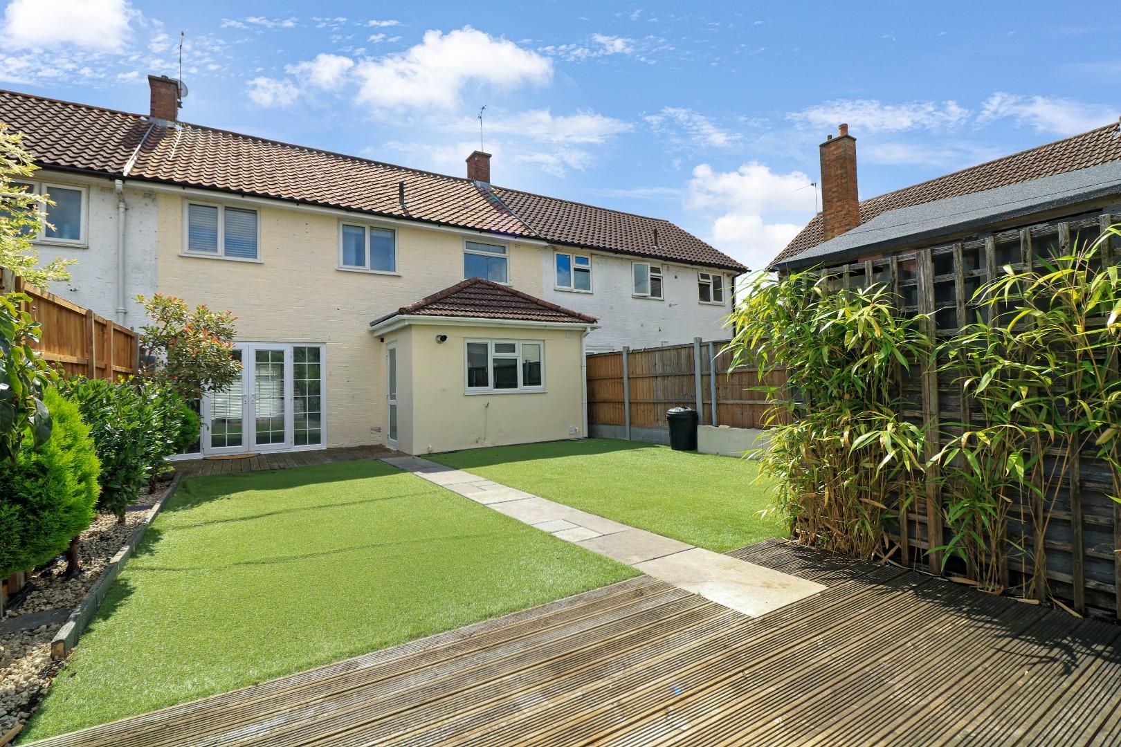 3 bed terraced house for sale in Elsenham Crescent, Pitsea  - Property Image 6