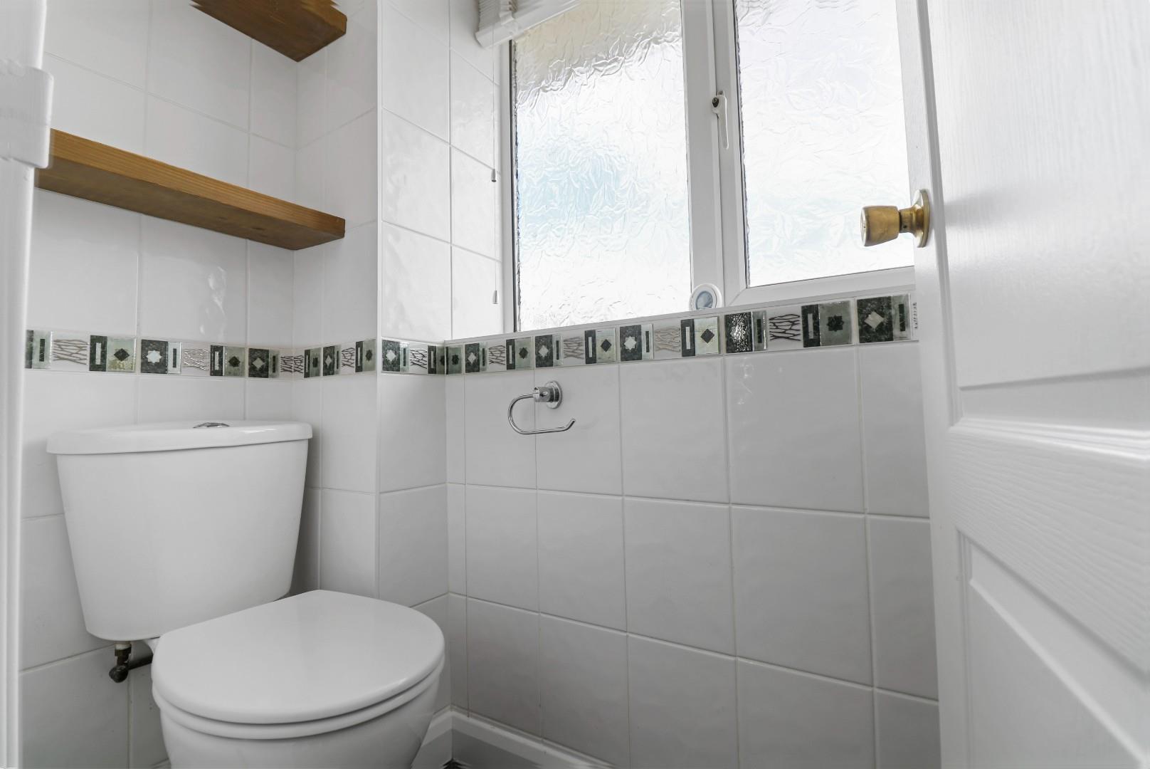 3 bed terraced house for sale in Elsenham Crescent, Pitsea  - Property Image 16