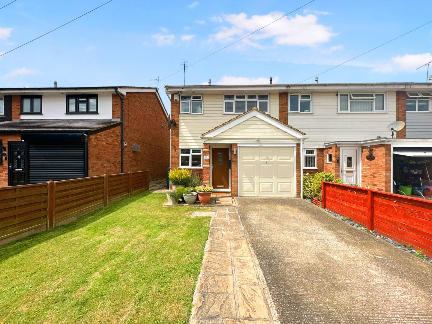 3 bed end of terrace house to rent in Dovedale, Canvey Island  - Property Image 1