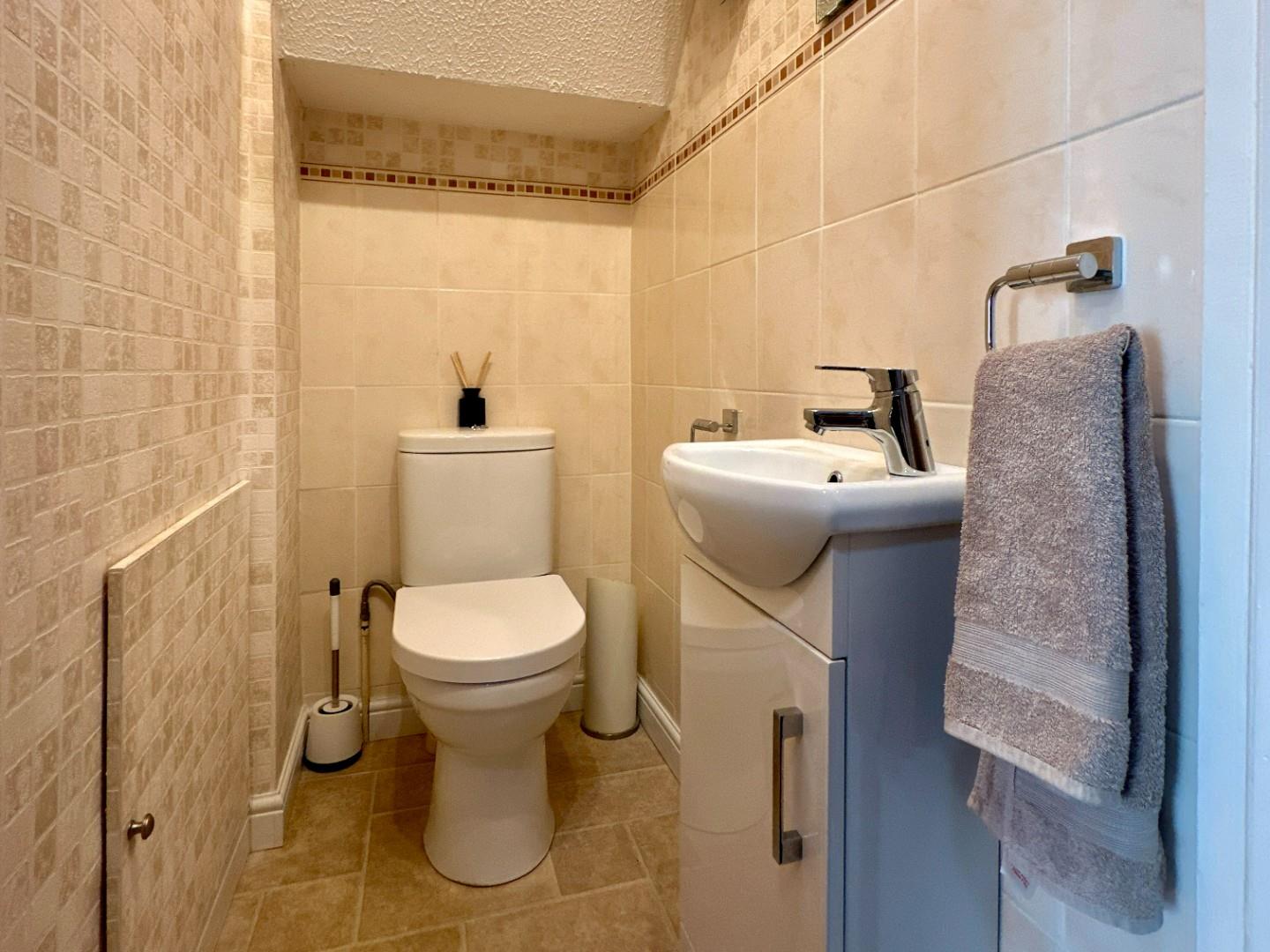 3 bed end of terrace house to rent in Dovedale, Canvey Island  - Property Image 12