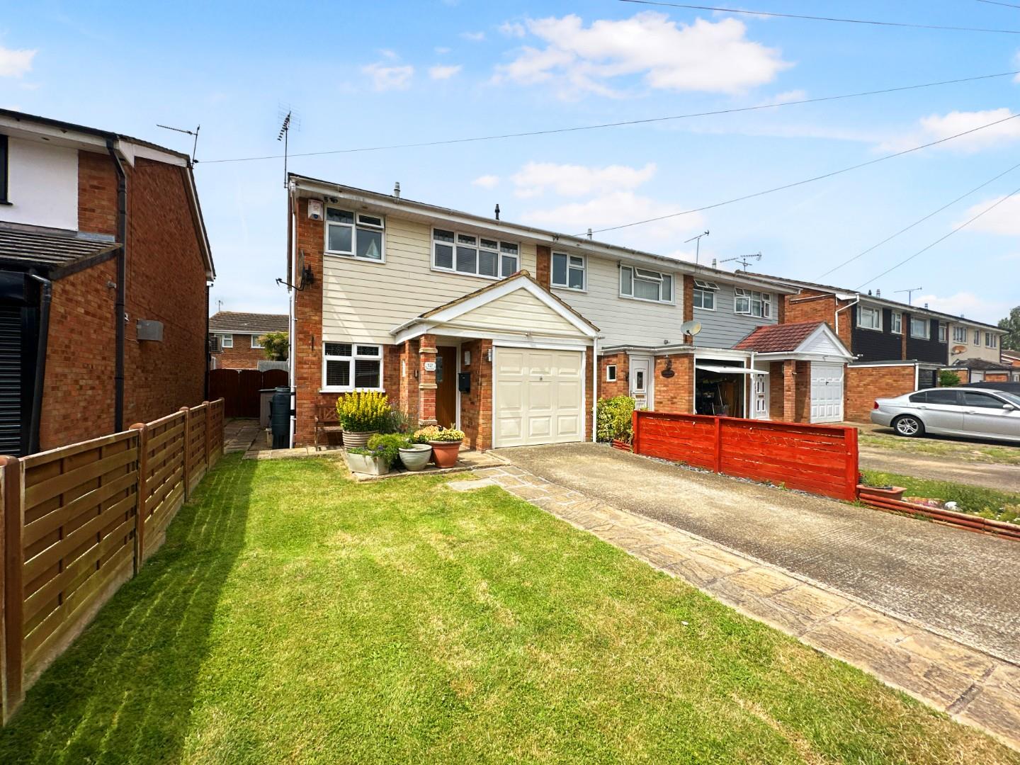 3 bed end of terrace house to rent in Dovedale, Canvey Island  - Property Image 2