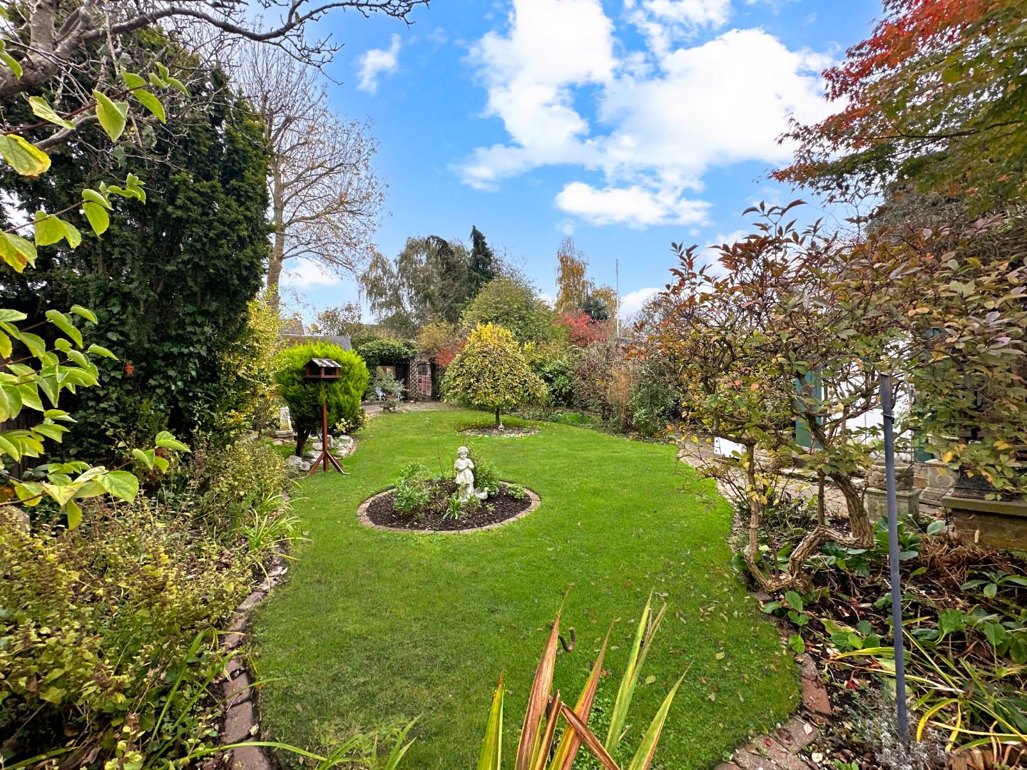 2 bed semi-detached bungalow for sale in Nevendon Road, Wickford  - Property Image 10