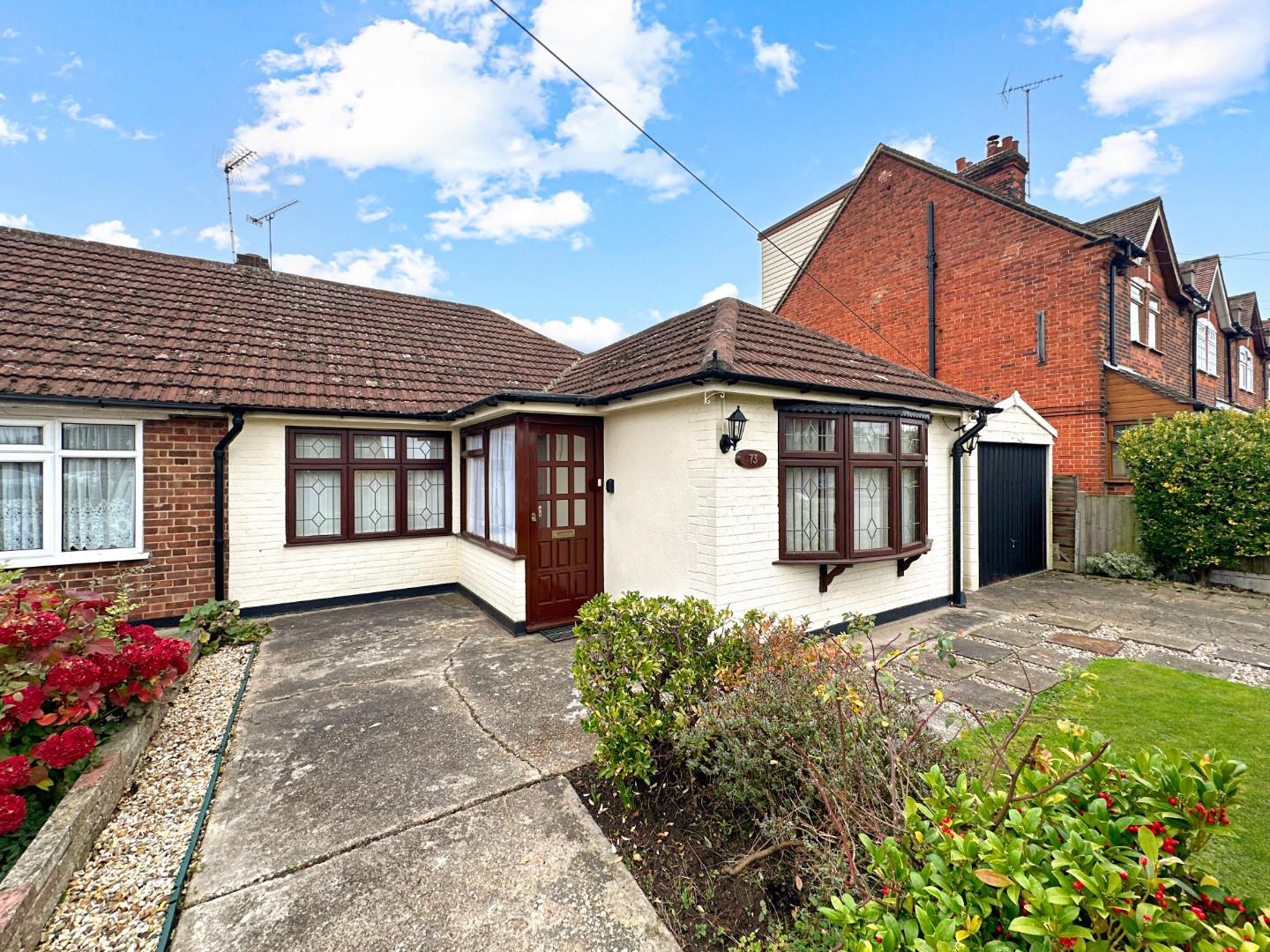 2 bed semi-detached bungalow for sale in Nevendon Road, Wickford  - Property Image 1