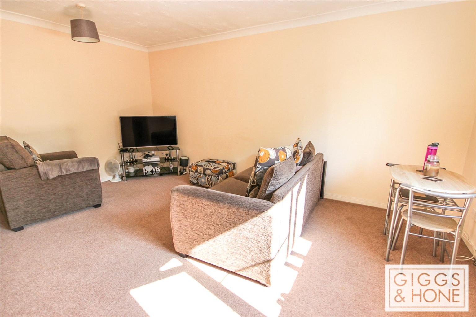 2 bed flat for sale in Redwood Grove, Bedford  - Property Image 5