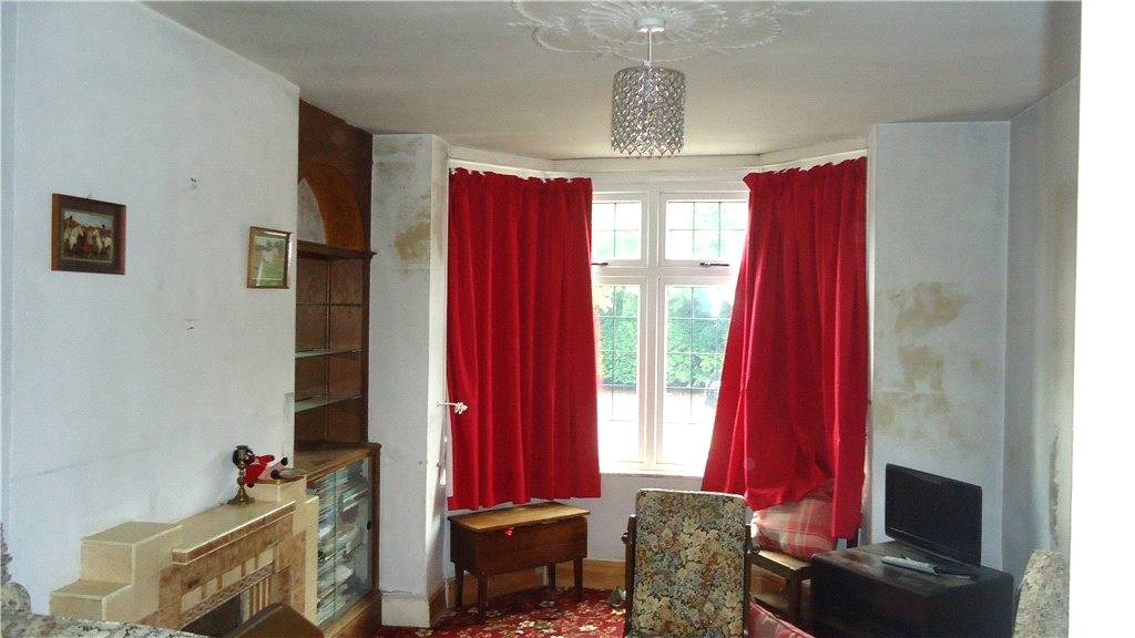 3 bed terraced house for sale in Marlborough Road, Bedford  - Property Image 2