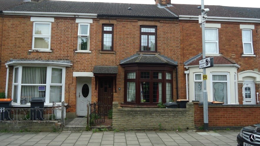 3 bed terraced house for sale in Marlborough Road, Bedford - Property Image 1