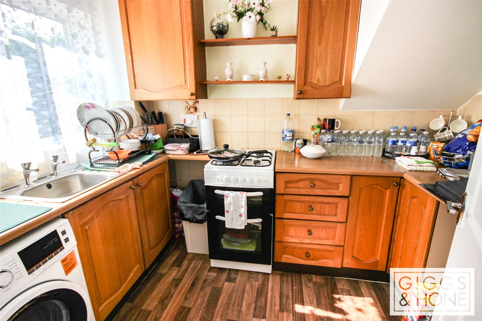 2 bed end of terrace house for sale in Westwood Close, Bedford  - Property Image 4