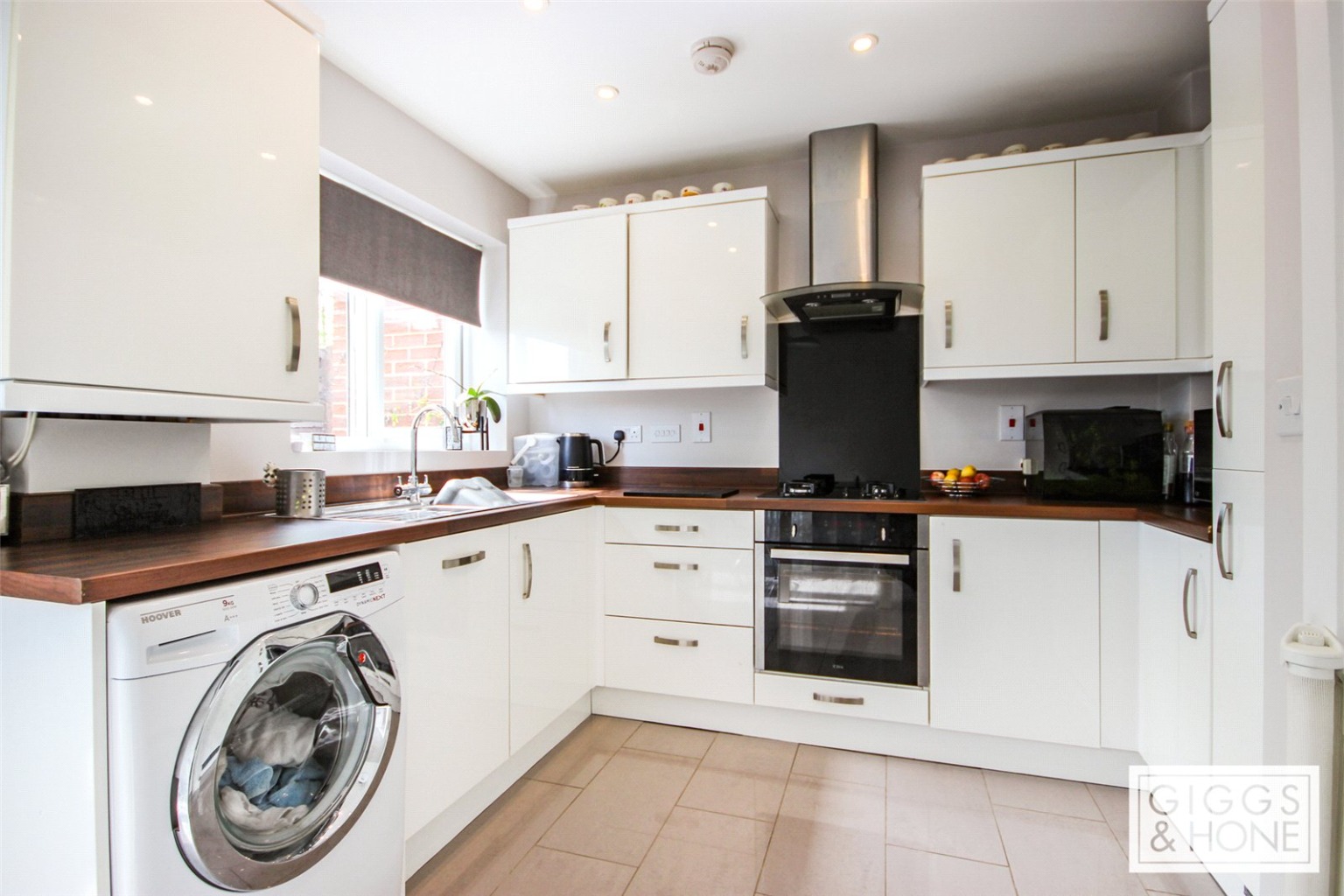 3 bed terraced house for sale in St. Leonards Mews, Bedford  - Property Image 3