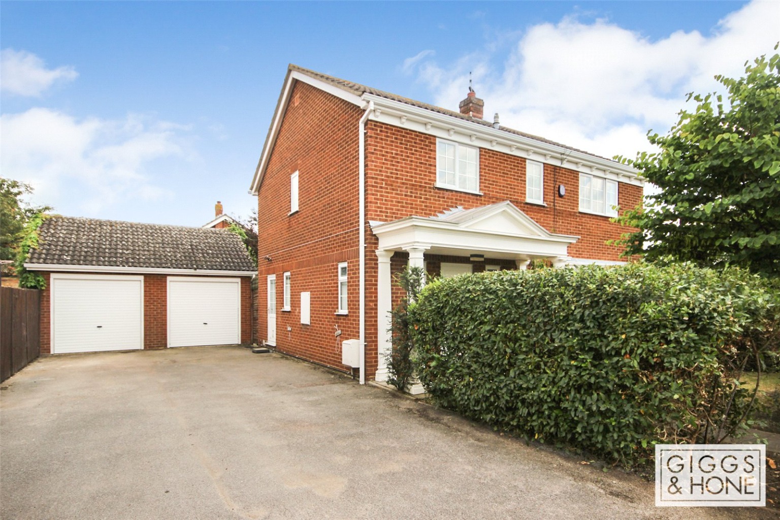 4 bed detached house for sale in Willow Springs, Bedford - Property Image 1