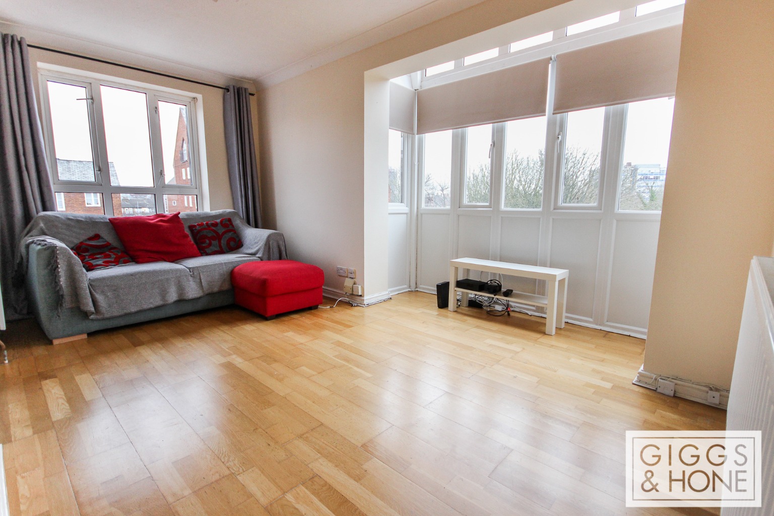 2 bed flat for sale in Sovereigns Quay, Bedford  - Property Image 2