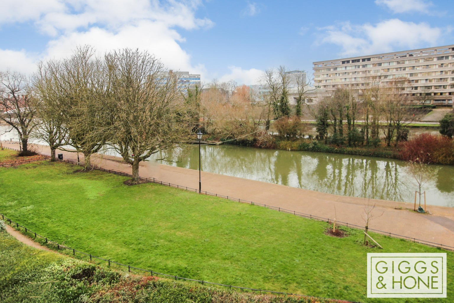 2 bed flat for sale in Sovereigns Quay, Bedford  - Property Image 3