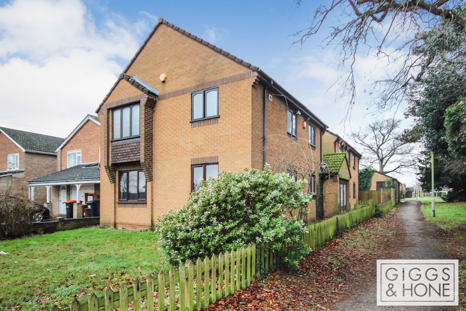 2 bed flat for sale in Spring Road, Bedford  - Property Image 1
