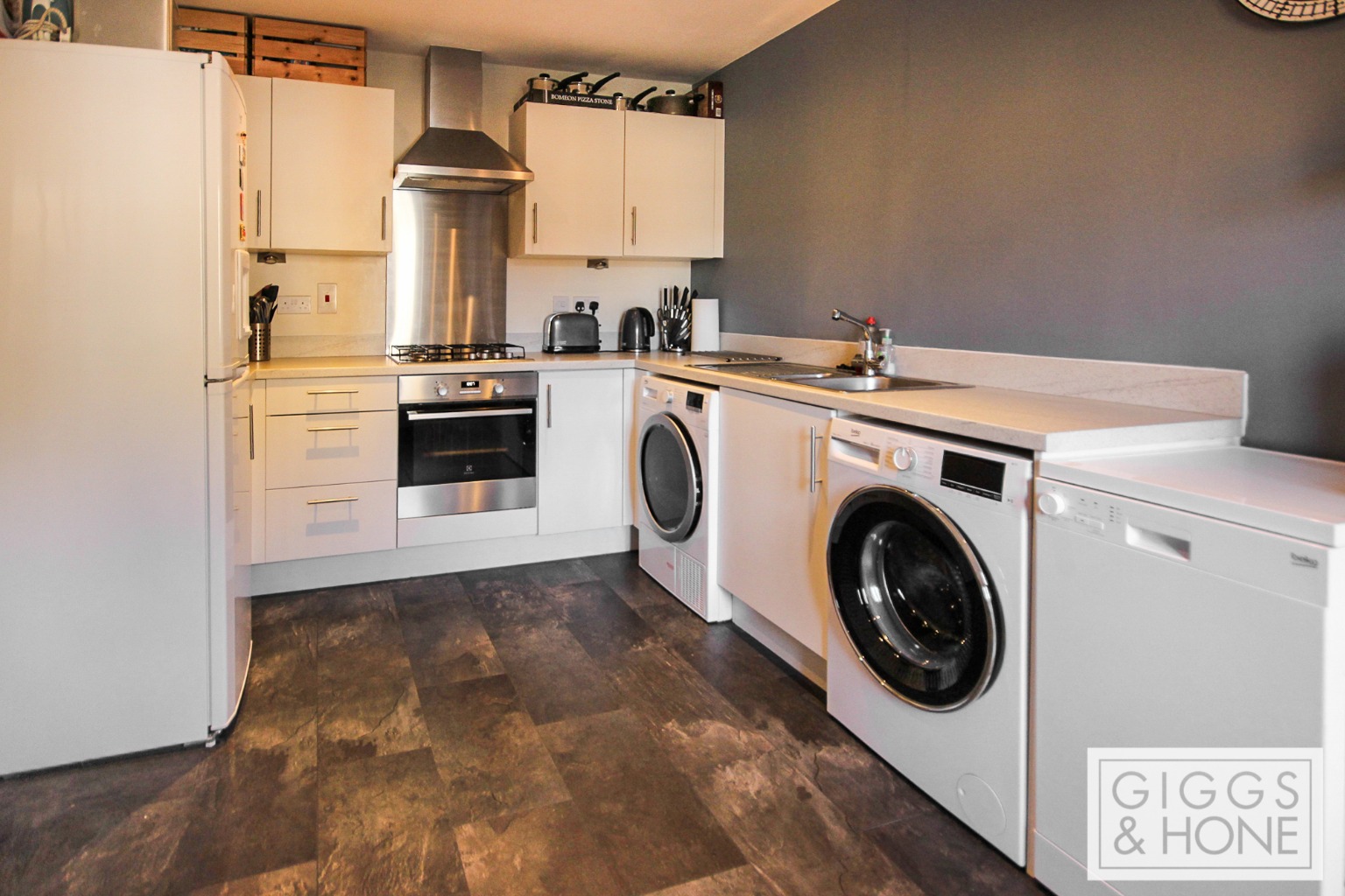 3 bed terraced house for sale in Thillans, Bedford  - Property Image 2