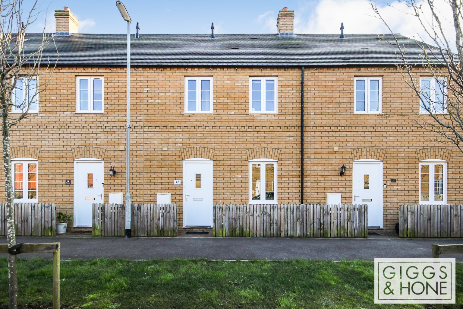 3 bed terraced house for sale in Thillans, Bedford - Property Image 1