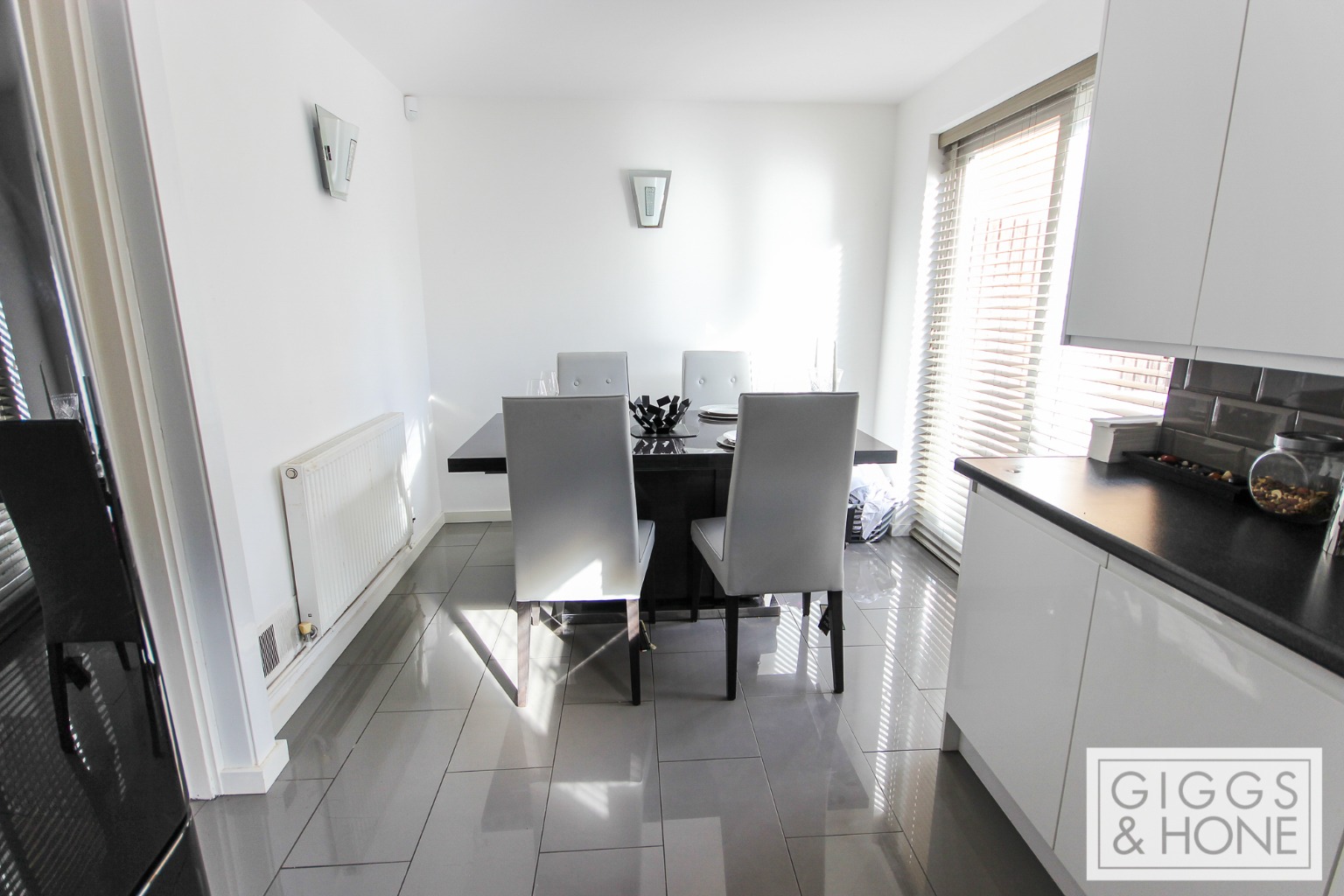 3 bed semi-detached house for sale in Hamble Road, Bedford  - Property Image 3