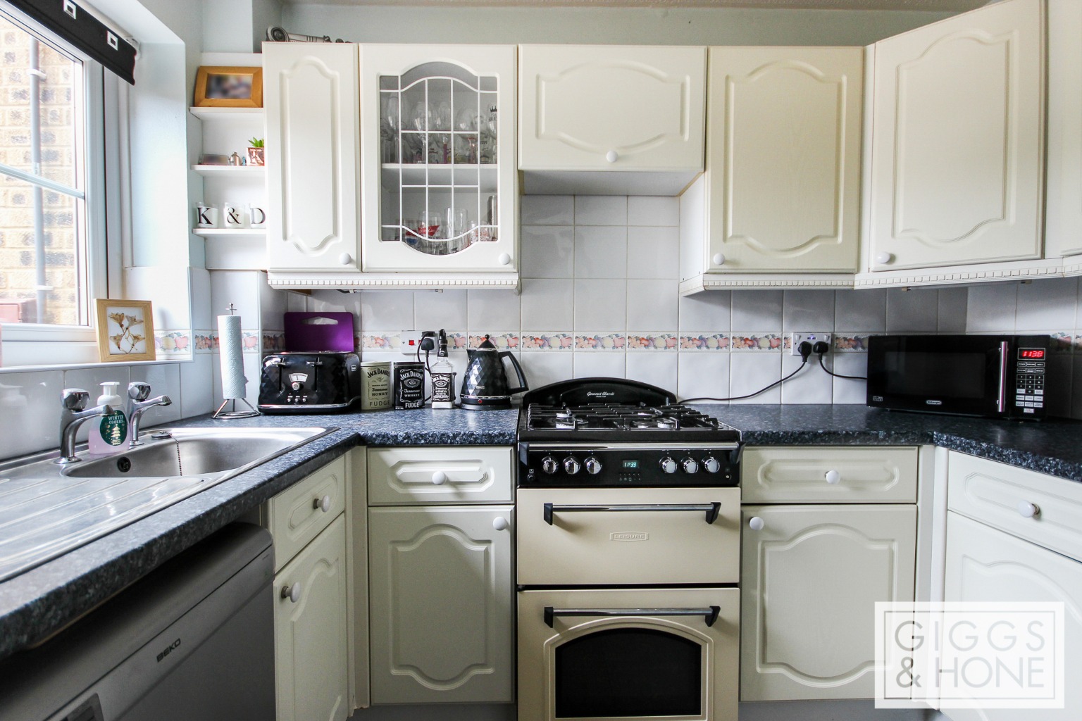 2 bed terraced house for sale in The Silver Birches, Bedford  - Property Image 5