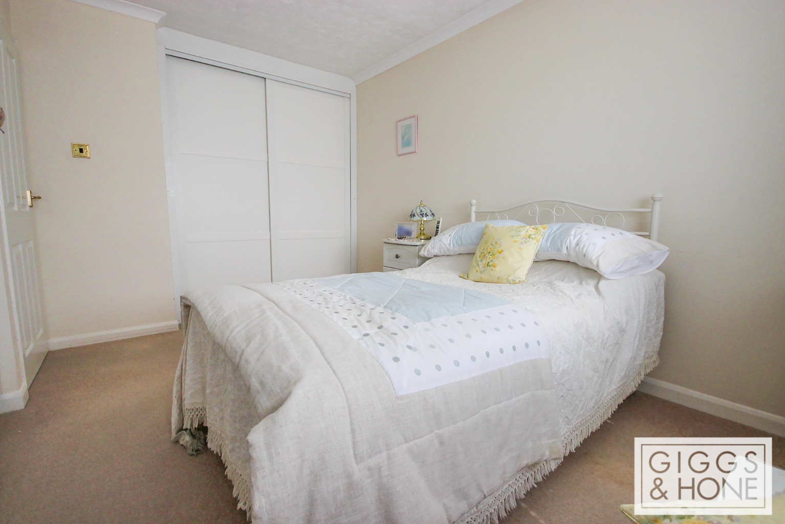 2 bed semi-detached house for sale in Arundel Drive, Bedford  - Property Image 8