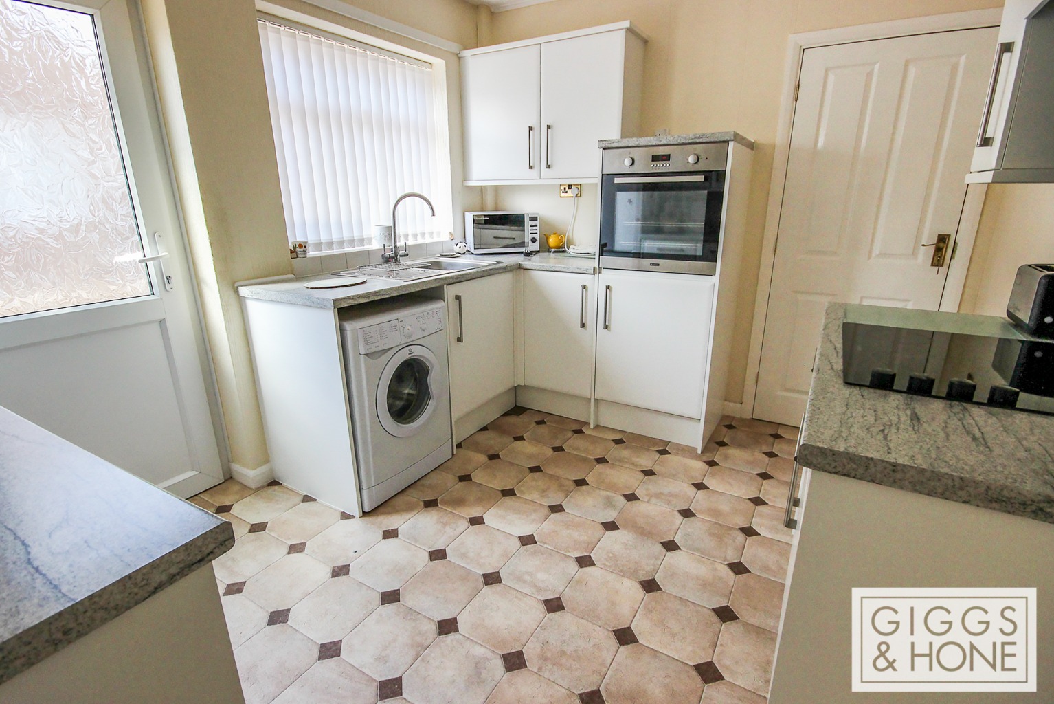 2 bed semi-detached house for sale in Arundel Drive, Bedford  - Property Image 2