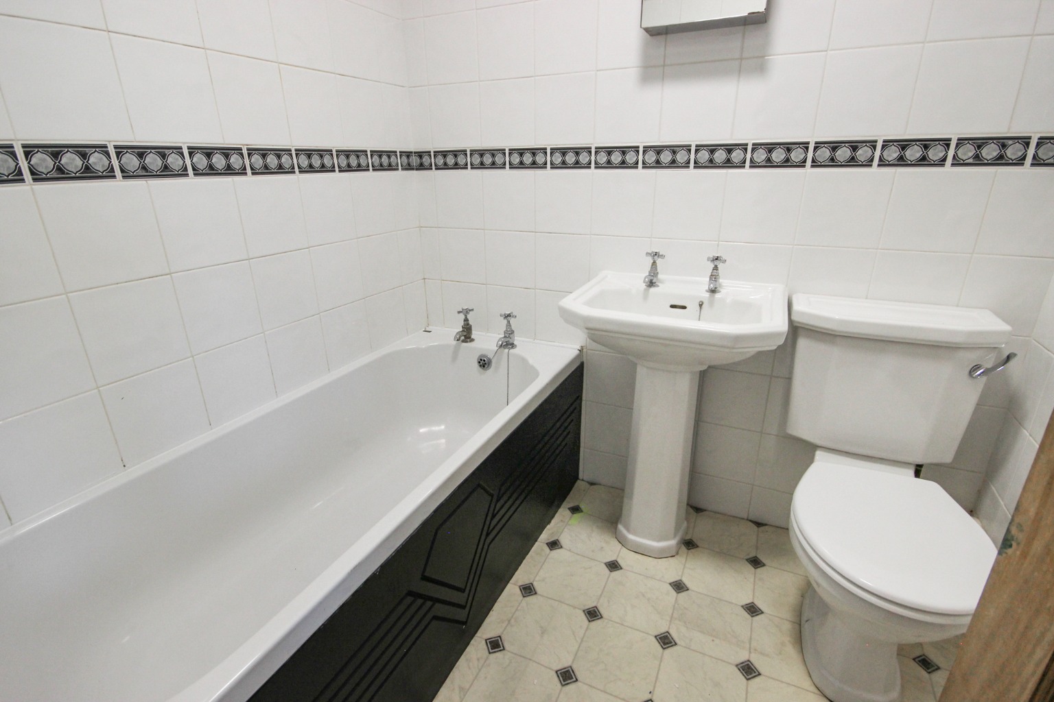 2 bed terraced house for sale in Mountbatten Place, Bedford  - Property Image 7