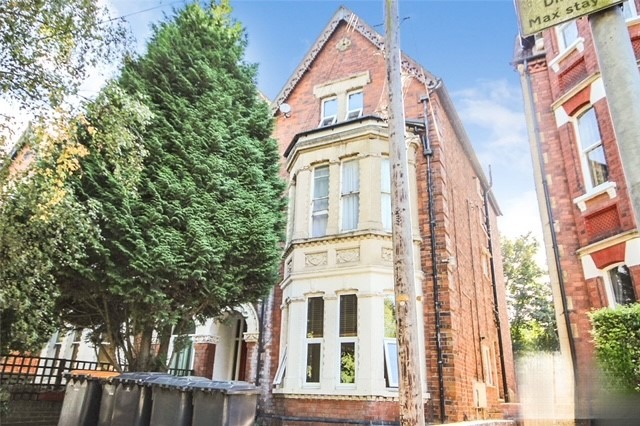 1 bed flat for sale in Clapham Road, Bedford - Property Image 1