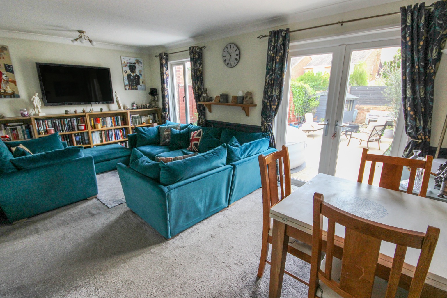 3 bed end of terrace house for sale in Hunts Field, Bedford  - Property Image 5