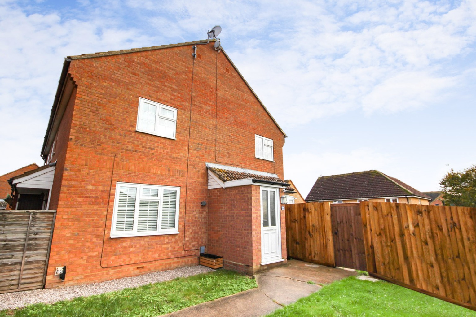 2 bed terraced house for sale in Shortstown, Bedfordshire - Property Image 1