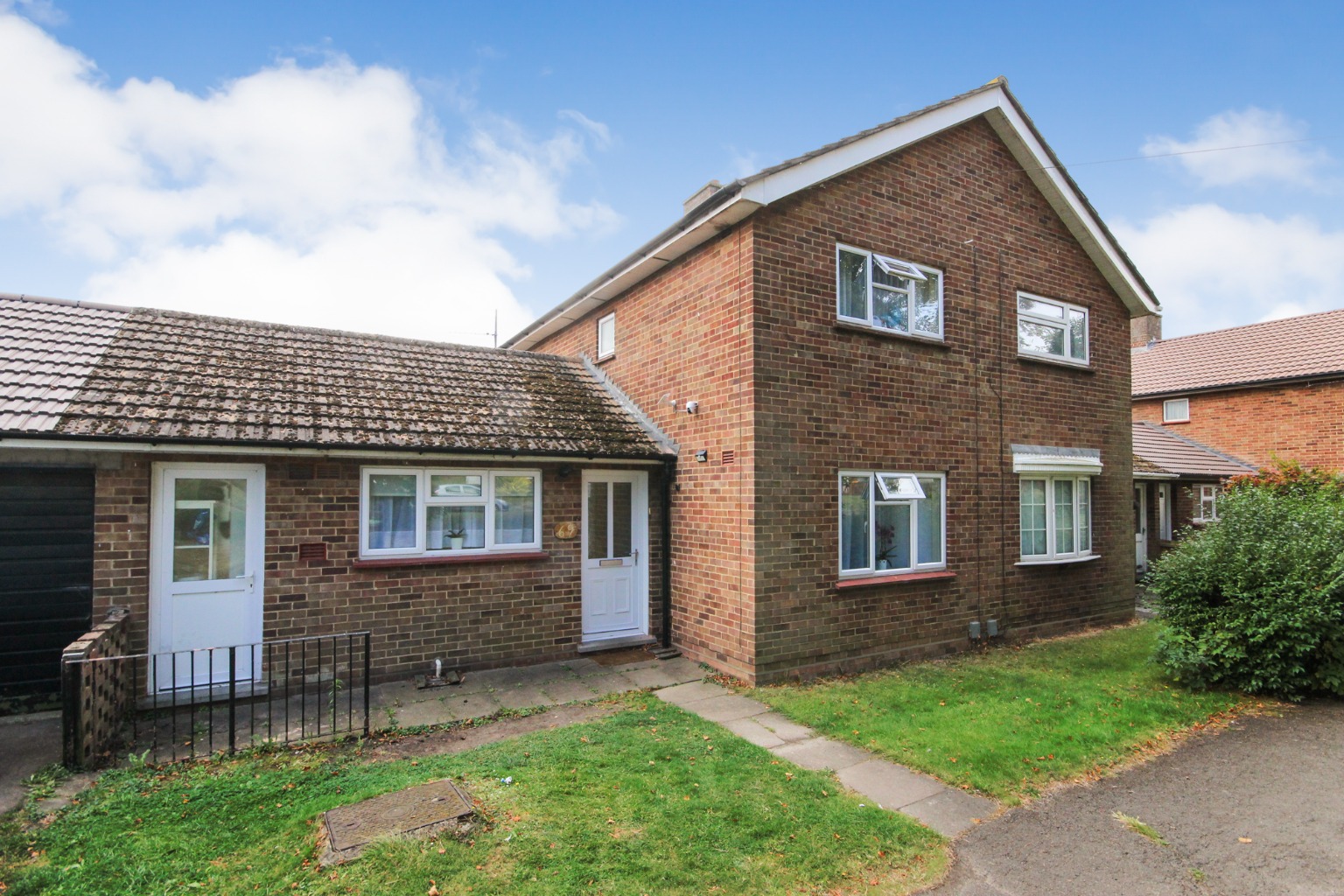 3 bed semi-detached house for sale in Meadway, Bedford - Property Image 1