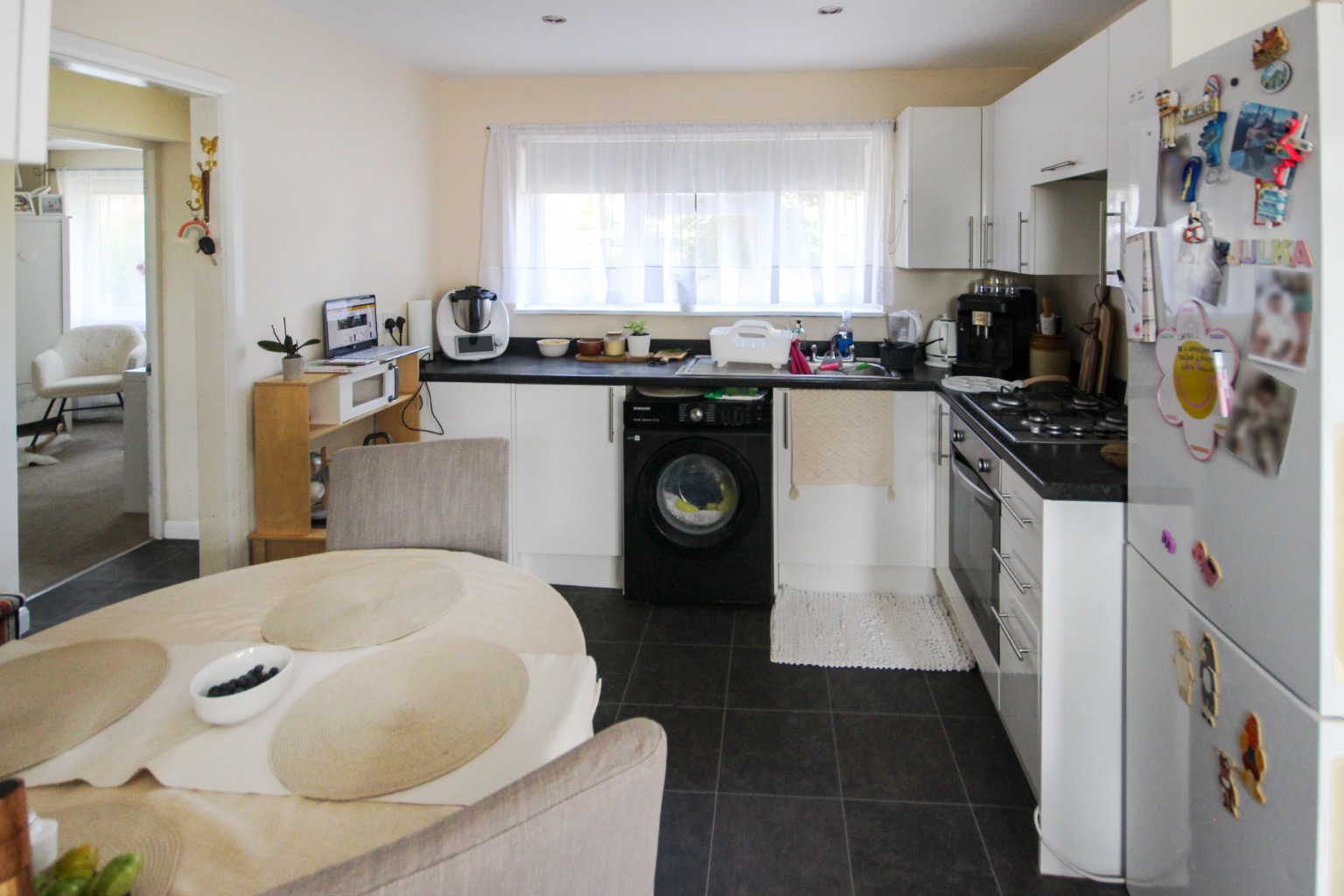 3 bed semi-detached house for sale in Meadway, Bedford  - Property Image 3