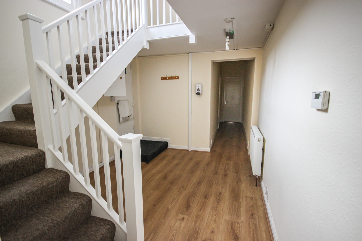 3 bed flat for sale in Hawes Court, Bedford  - Property Image 2