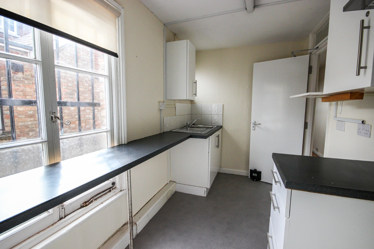 3 bed flat for sale in Hawes Court, Bedford  - Property Image 5