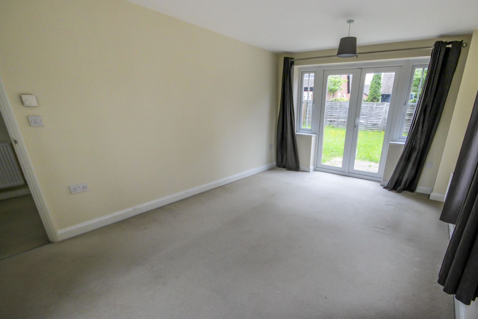 3 bed semi-detached house to rent in Woodpecker Close, Bedford  - Property Image 4