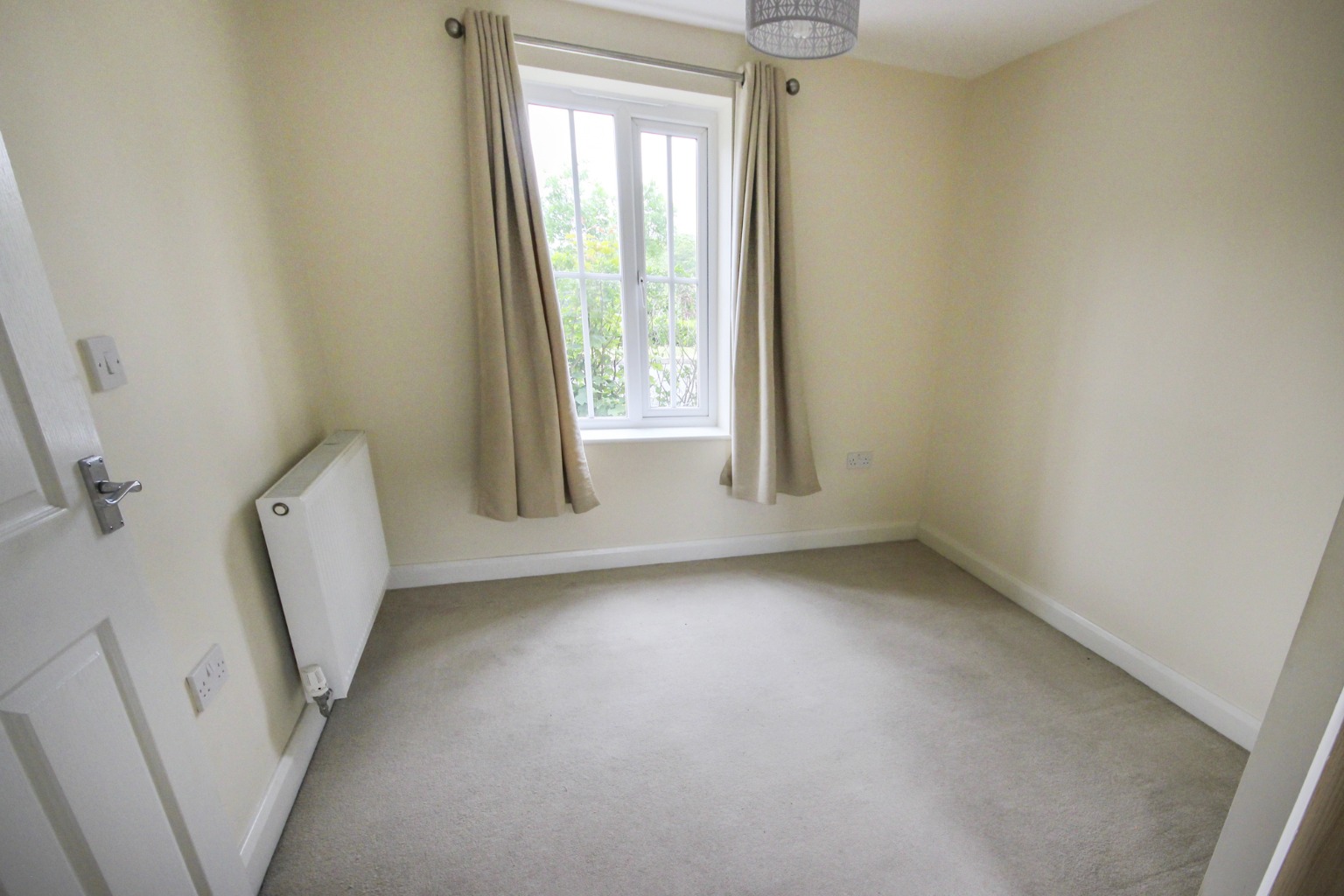 3 bed semi-detached house to rent in Woodpecker Close, Bedford  - Property Image 5